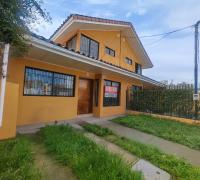 HERMOSA CASA CON ANTEJARDIN
