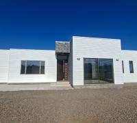Frente de la casa, construcción tipo mediterránea