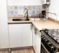 Cocina práctica, amoblada. 