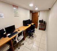 Sala para trabajar con computadoras 
