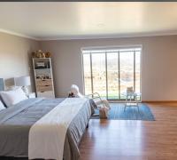 DOS  AMPLIAS Y LUMINOSAS HABITACIONES EN SUITE