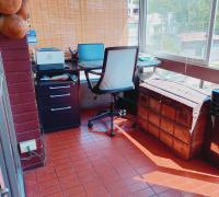 Terraza de aproximadamente 6 m2 cerrada con ventanales