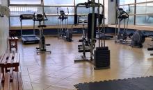 Gimnasio equipado 