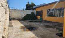 Sector de estacionamientos desde el portón de acceso