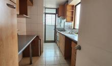 amplia y comoda cocina, encimera nueva, horno electrico y campana