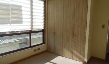 dormitorio principal en suite con walking closet