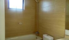 dormitorio en suite con wolking closet