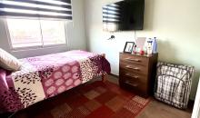 Amplio dormitorio, con closet incluido. 