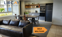 cómoda sala multiuso para compartir con tus invitados