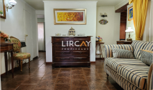 living con piso cerámico