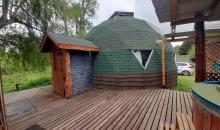 Hermosa parcela a 10 minutos de Osorno, con Luz y Agua, estero, porton electrico, totalmente independiente, no es loteo, esta rodeada de campo, a orilla de camino principal, a 2 minutos de ruta 5 sur, con agua todo el año, arboleda, lomas, humedales, cuenta con rol propio, precio de venta totalmente conversable.