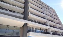 Entrada principal con comercio 