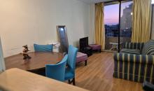 Espacioso living-comedor integrado con excelente iluminación natural y salida a terraza.