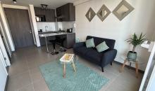 Cocina americana elegante  espacio abierto .