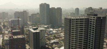 "Ciudad vertical": el documental que da cuenta de una nueva forma de precariedad habitacional
