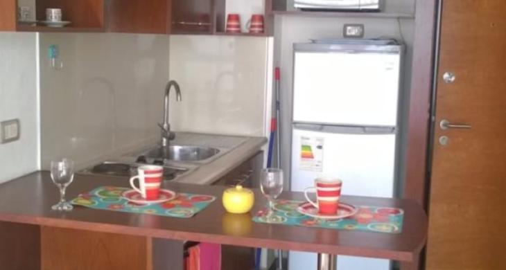 Cocina americana equipada con Encimera, Horno eléctrico y Campana