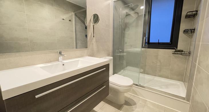 Baño suite , amplio, iluminado y ventilación natural