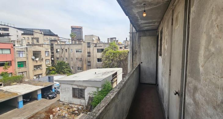 Gran pasillo o terraza por atrás del Edificio