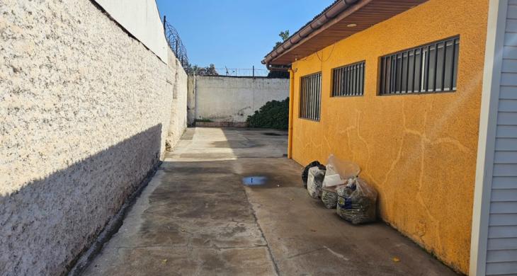 Pasillo de acceso de vehículos