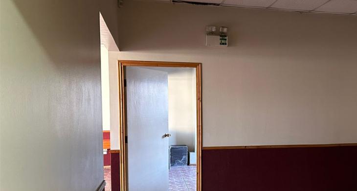 Puerta de acceso a oficina desde el holl