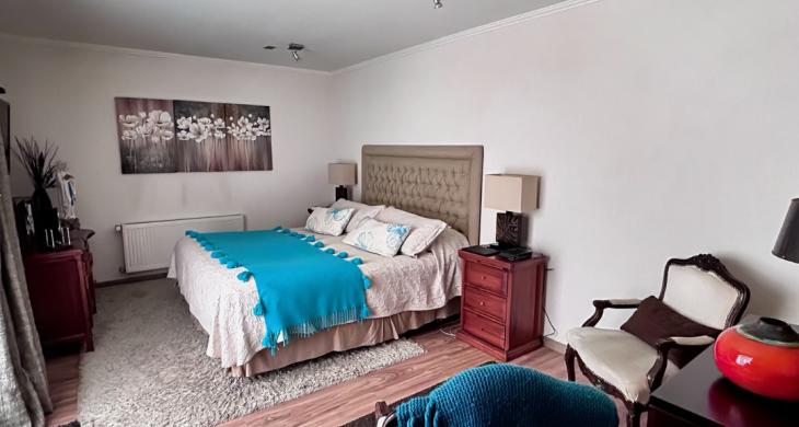 dormitorio en suite