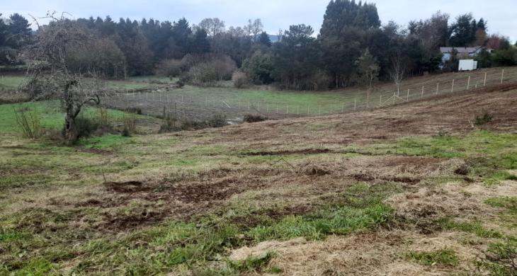 PARCELA COLINDANTE CON LA EN VENTA