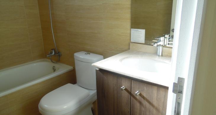 dormitorio principal en suite con walking closet