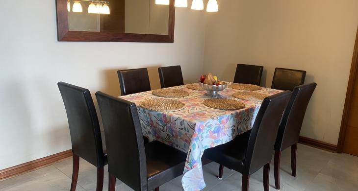 Comedor equipado, cubierta con cristal de vidrio