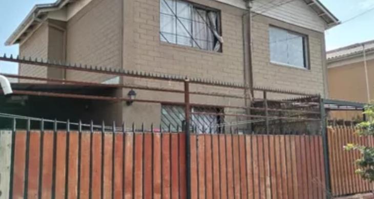 bella y acogedora casa de 2 pisos. Cercano a camino Lo Echevers