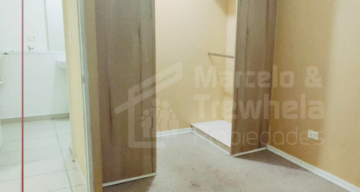 WALKING CLOSET