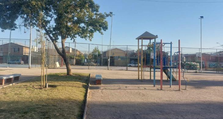 Parque de Recreacion al costado de la Casa