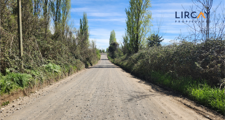 entrada por camino público L-673
