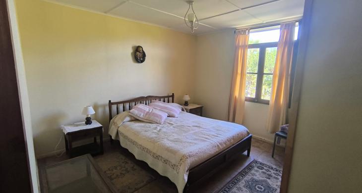 domritorio uno con cama matrimonial y clóset