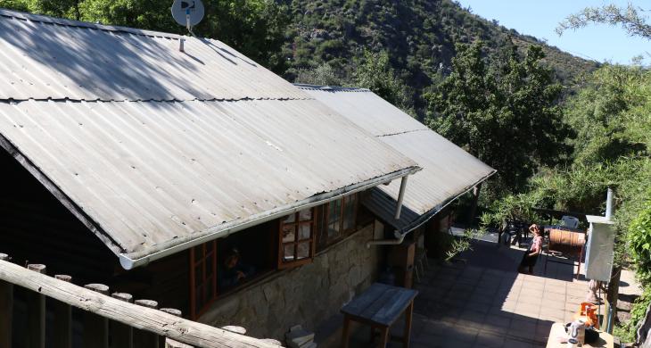 vista desde parte superior del patio que rodea la casa principal