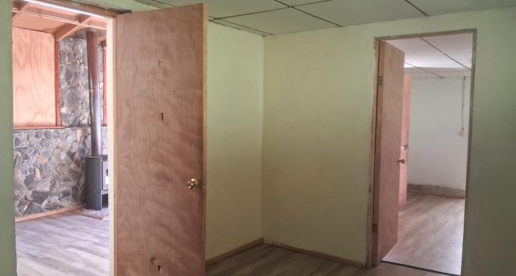 dos dormitorios cabaña y al fondo el baño