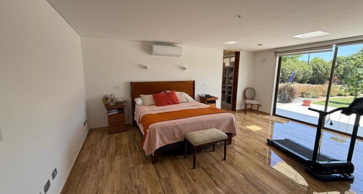 amplia dormitorio principal