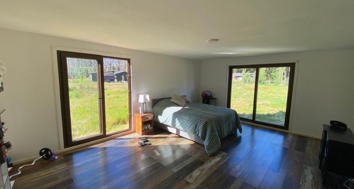 Amplio dormitorio con baño en suite