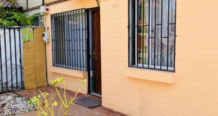 Fachada y antejardin