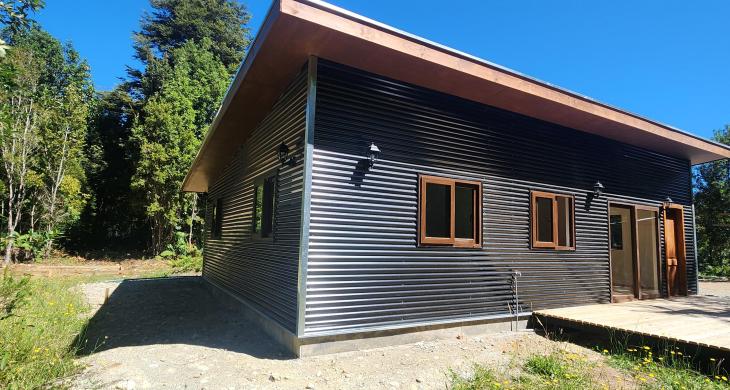 casa lateral vista a logia .