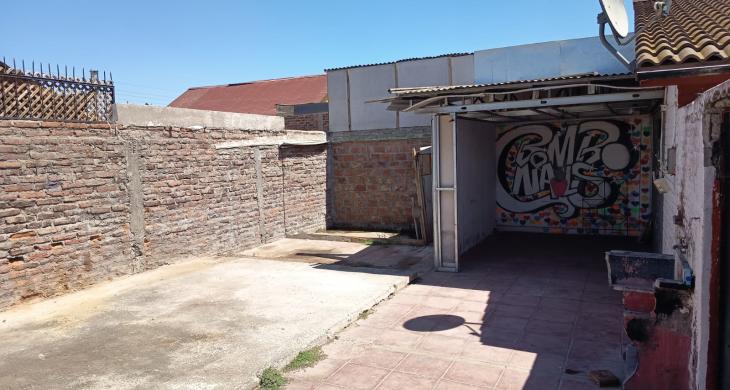 Patio lateral / Bodega