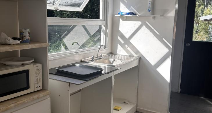 cocina separada del comedor y living