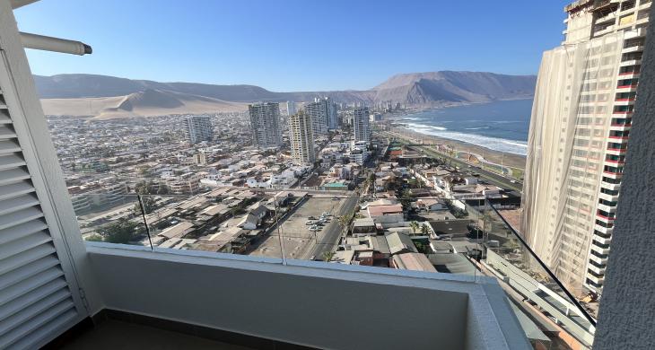 Hermosa vista de día y de noche a la cuidad y al mar 