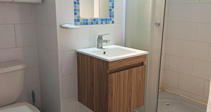 AMPLIA Y COMODA SALA DE BAÑO