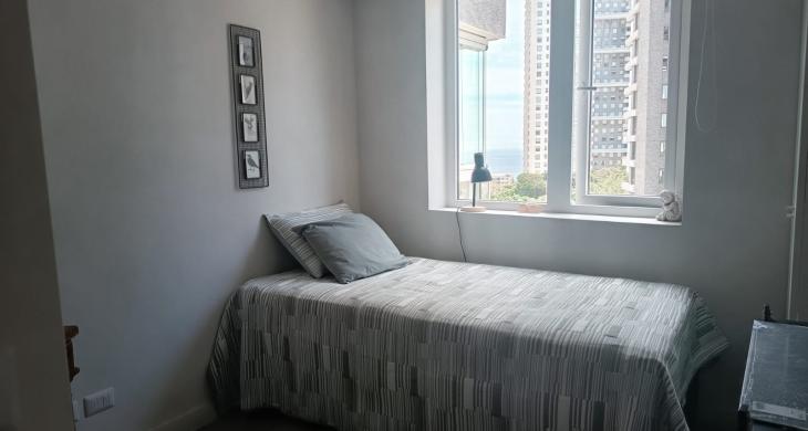 Segundo dormitorio del departamento, con espacio suficiente para una cama de dos plazas y buena iluminación natural.