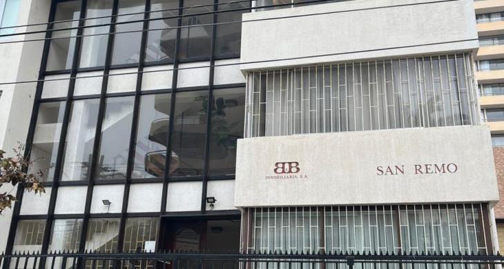 Acceso Principal al Edificio