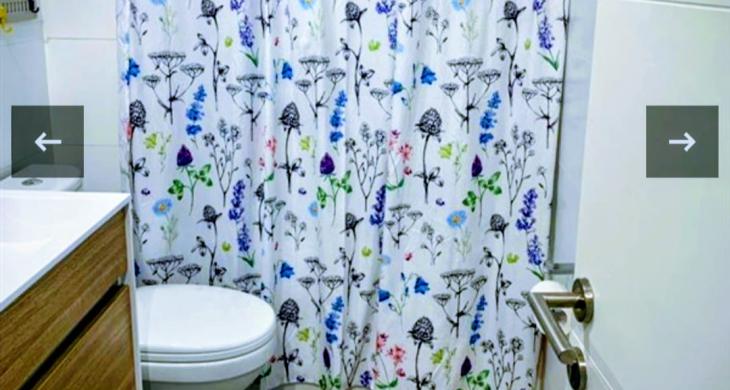 Baño principal de generosas dimensiones con acabados de primera calidad