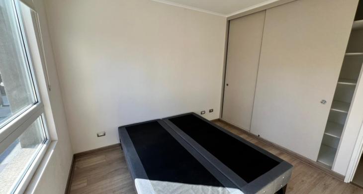 Dormitorio principal amplio con excelente iluminación natural