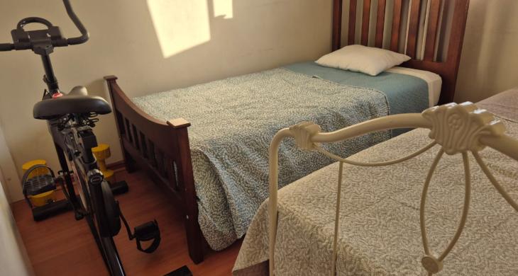 Segundo dormitorio se aprecia con 2 camas de plaza y media cada una, perfectamente cabe una cama de 2 plazas