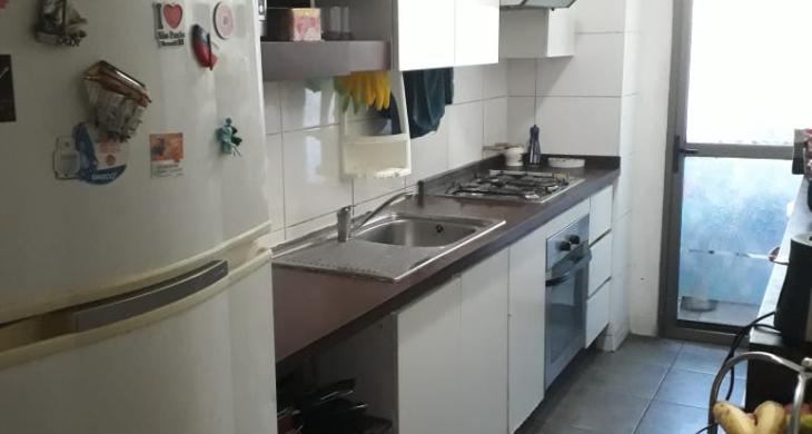 Amplia cocina amoblada
