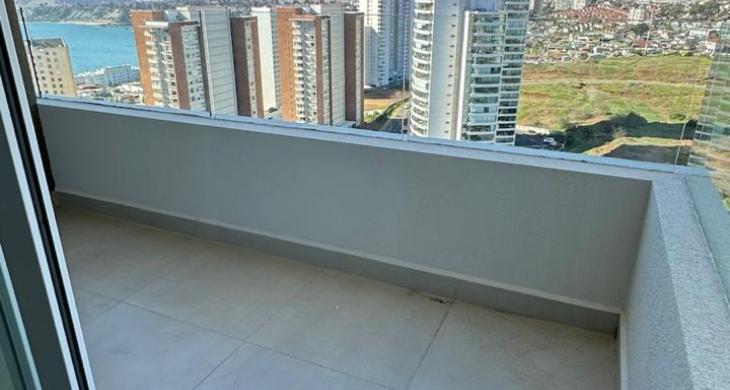  Terraza equipada con malla de seguridad, ideal para disfrutar la vista con total tranquilidad.